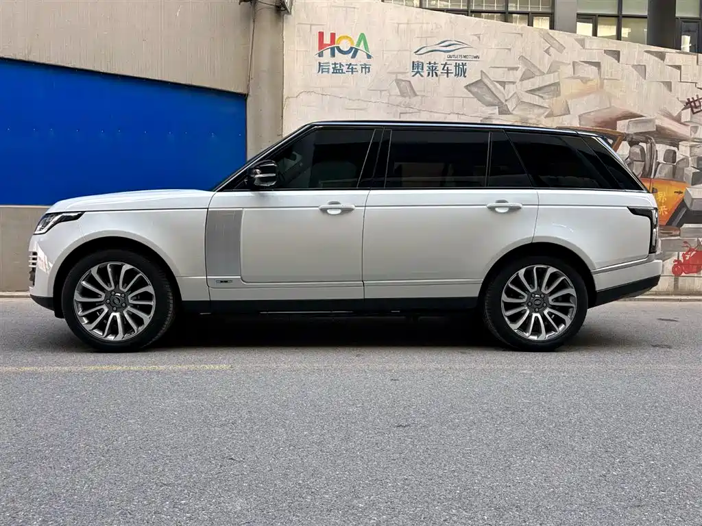 Land Rover Range Rover 2020 3.0 L6 Heritage Extended Edition фото 3