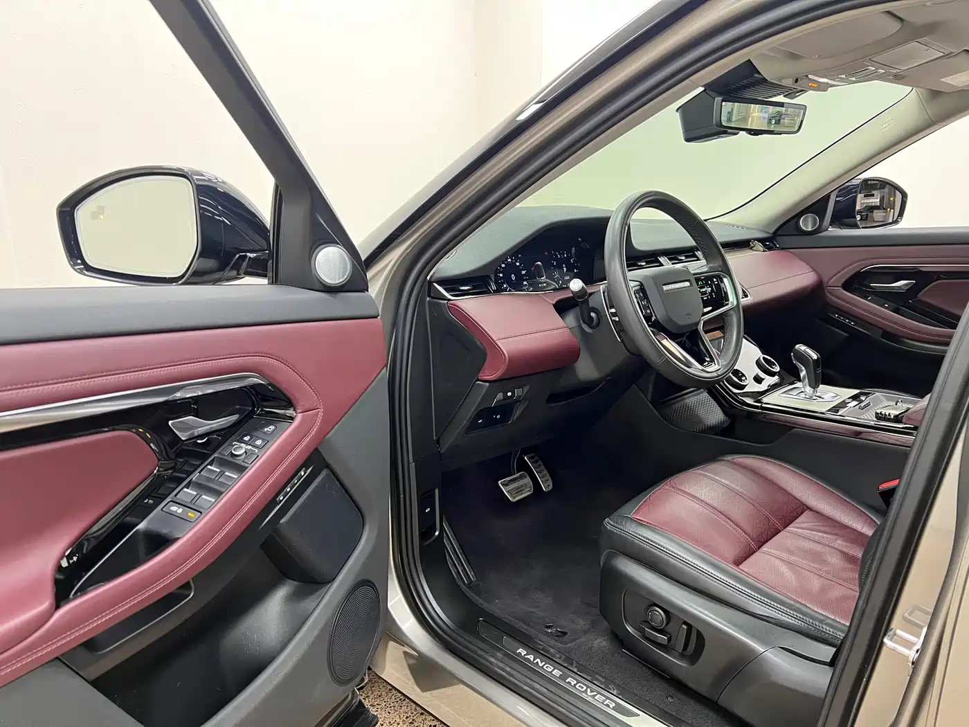 Land Rover Range Rover Evoque 2021 Range Rover Evoque L 249PS R-Dynamic HSE Luxury Edition фото 15