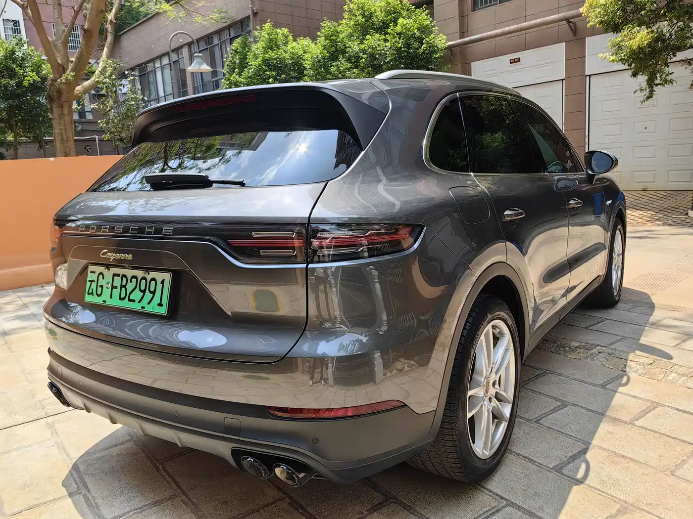 Porsche Cayenne New Energy 2022 Cayenne E-Hybrid 2.0T Platinum Edition фото 3