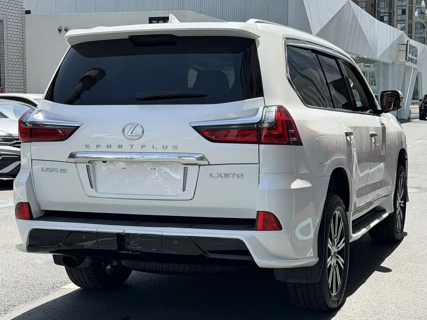 Lexus LX 2016 570 Luxury Premium Edition фото 4