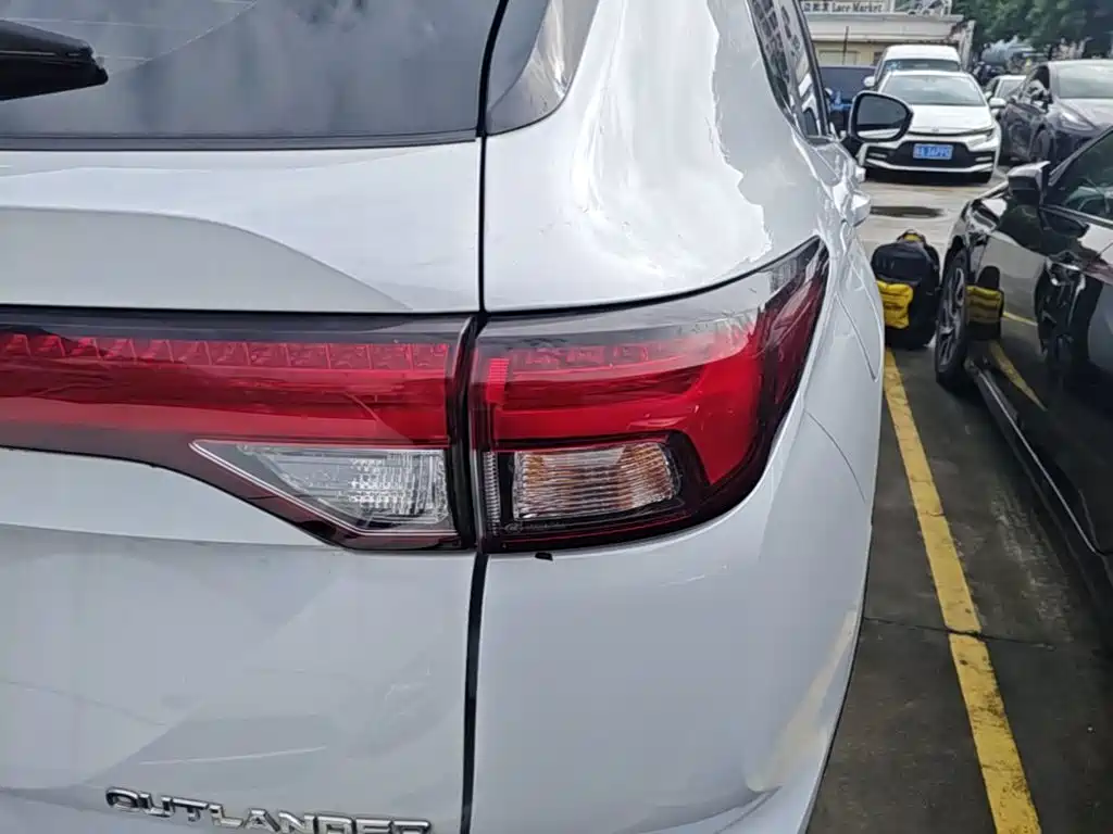Mitsubishi Outlander 2023 2023 1.5T CVT FWD Premium Edition 5-seater