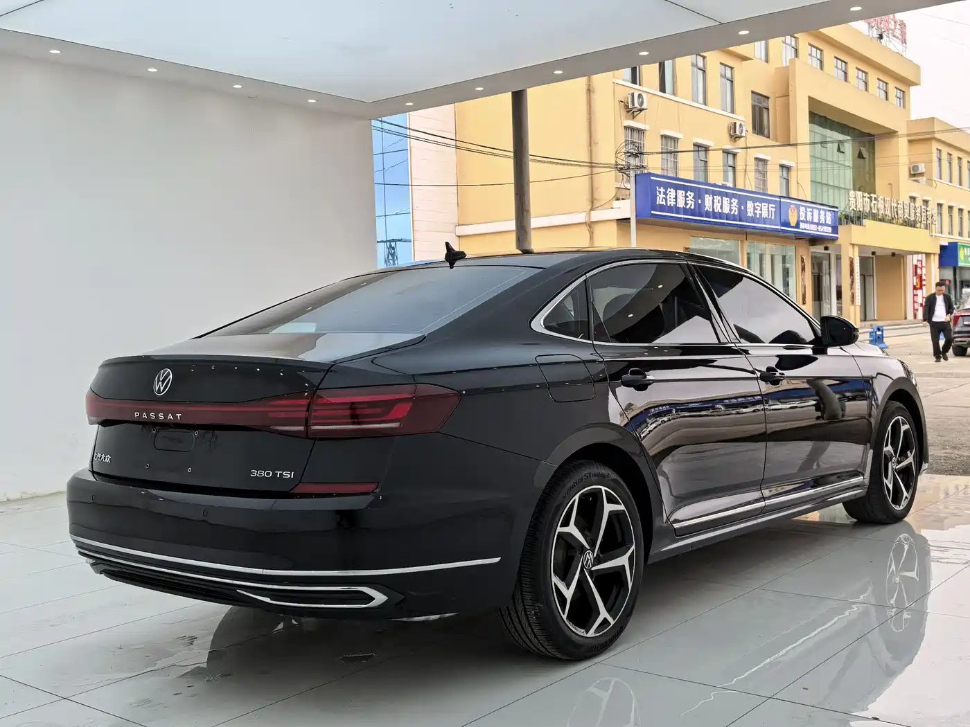 Volkswagen Passat 2024 380TSI Starlight Dragon Soaring Edition фото 18