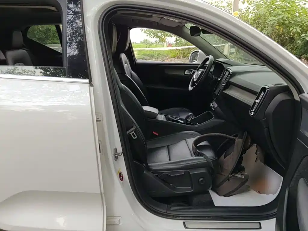 صورة 25 - Volvo XC40