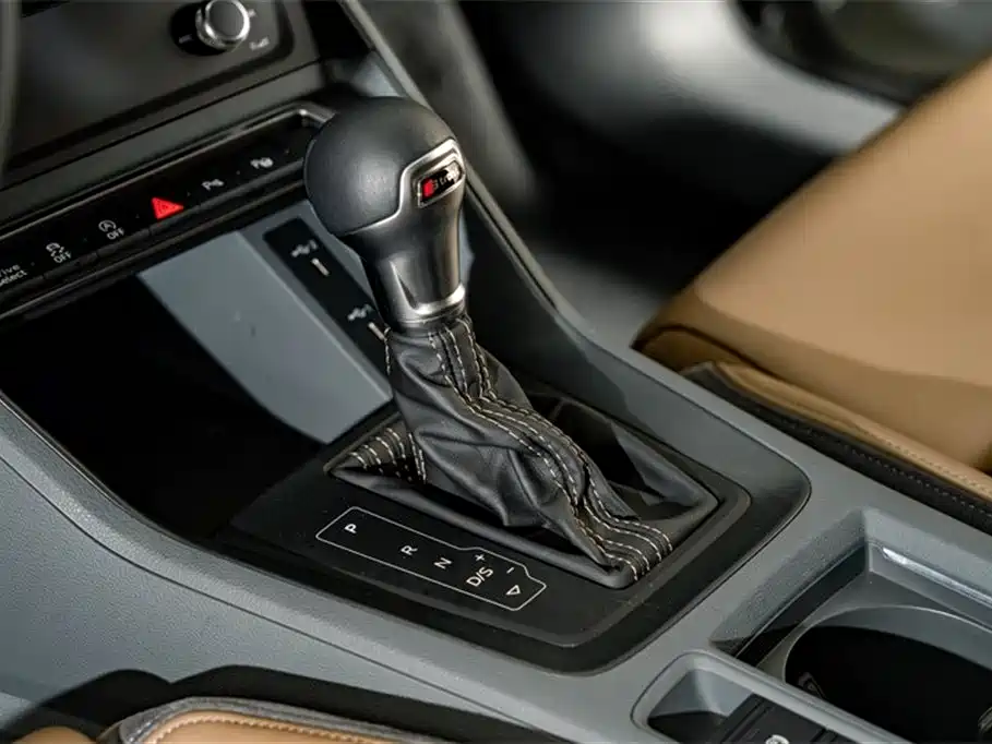 Audi Q3 2024 40 TFSI Fashion Sport Launch Special Edition фото 13