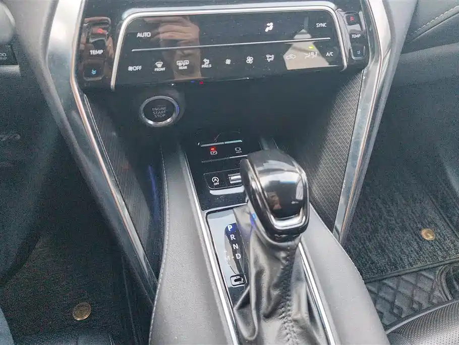 Toyota Venza 2022 2.0L CVT 2WD Premium фото 16