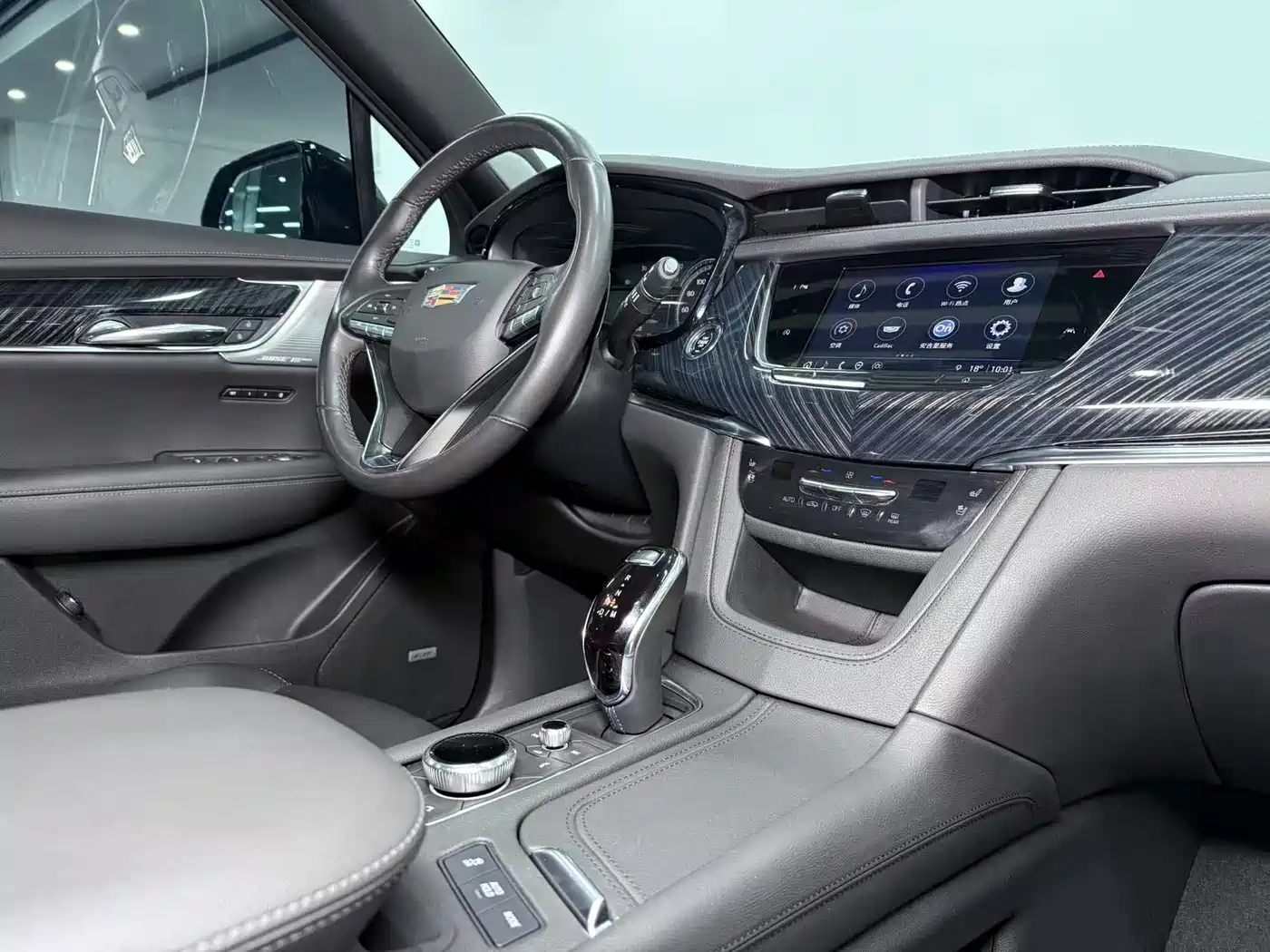 CADILLAC XT6