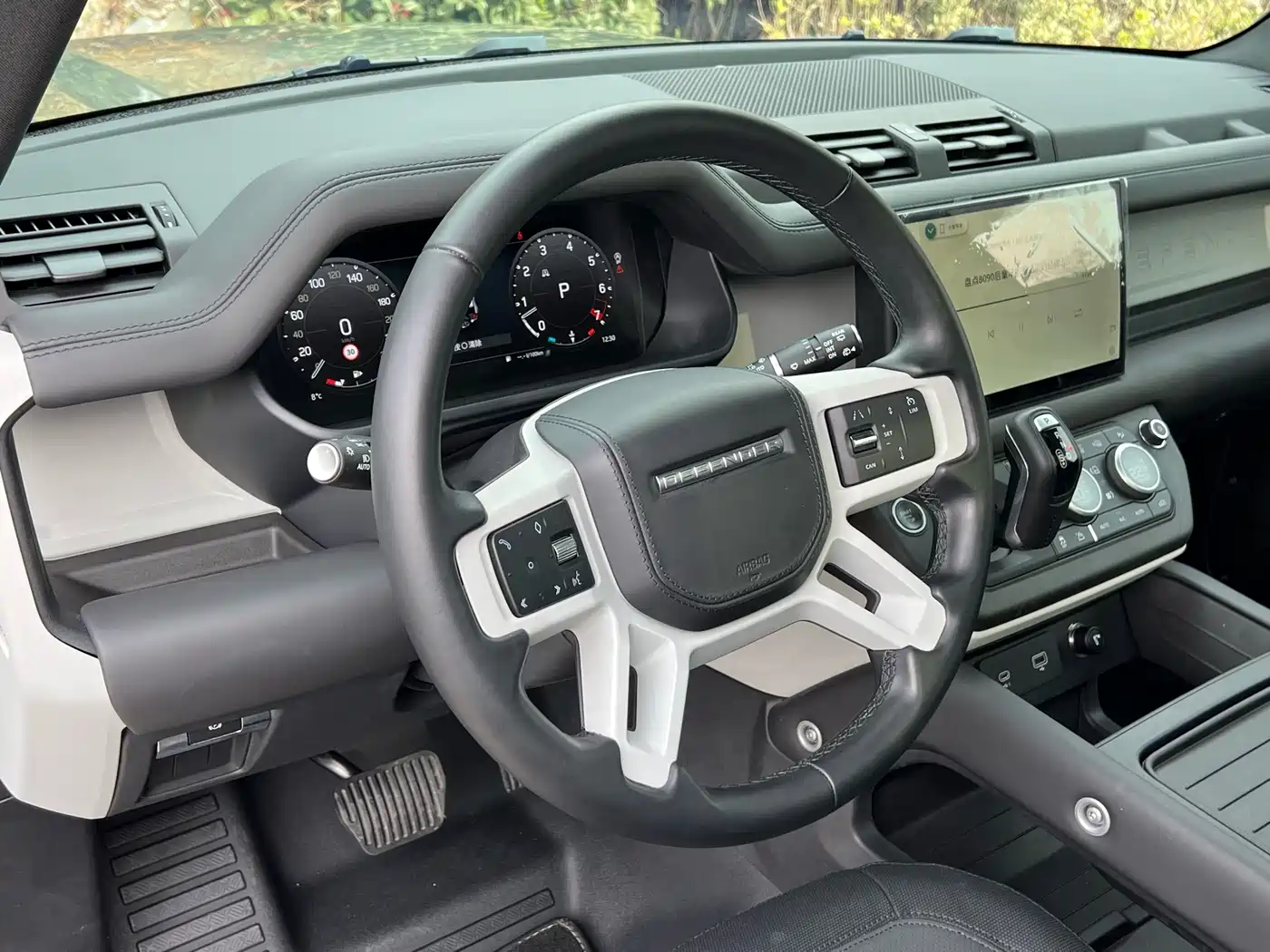Land Rover Defender 2022 110 P400 X-DYNAMIC HSE фото 11