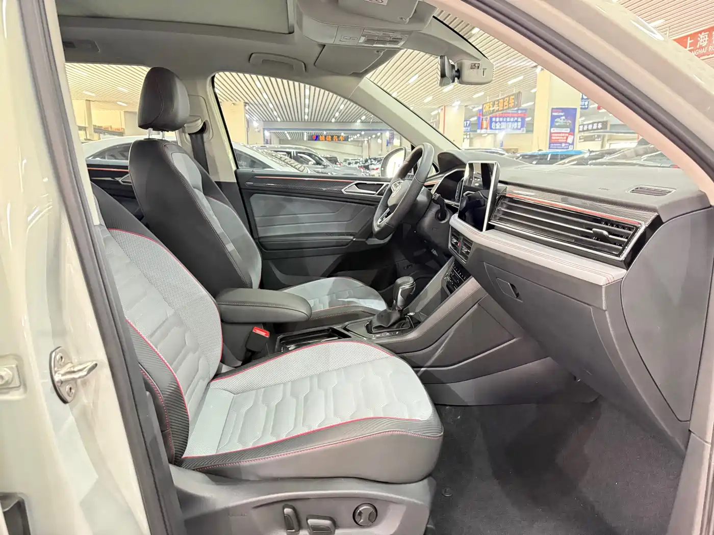 Volkswagen Tiguan L 2023 330TSI Auto 2WD R-Line Flagship Edition фото 14