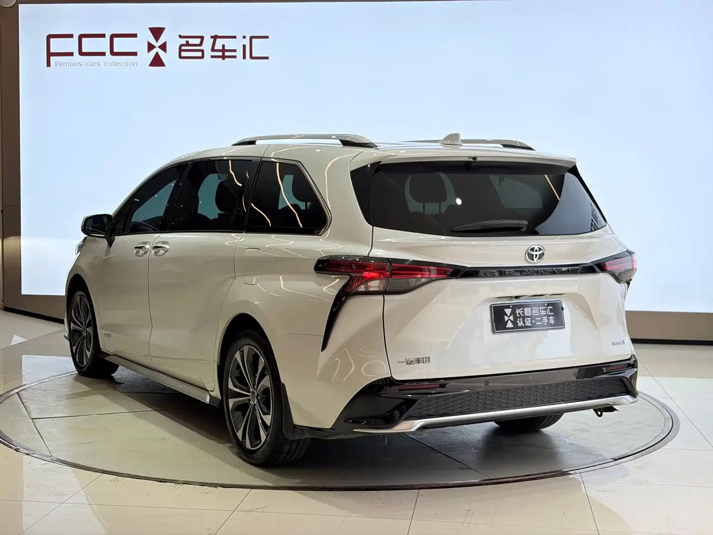 Toyota Granvia 2023 2.5L Hybrid Prestige PLUS Edition фото 7