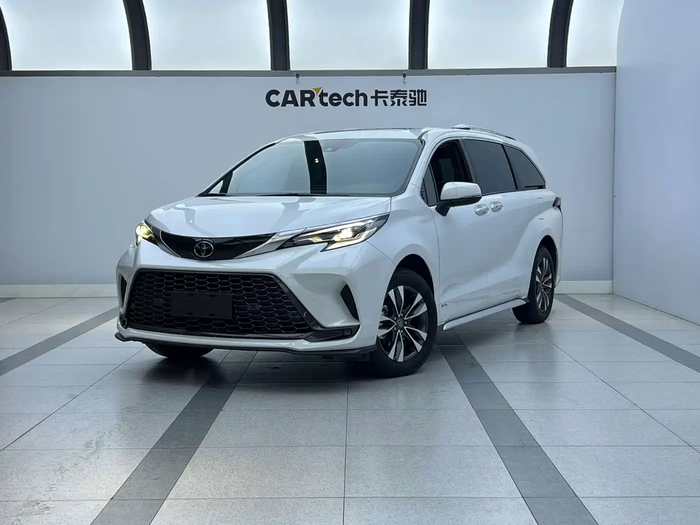 Toyota Granvia 2024 2.5L Hybrid Luxury