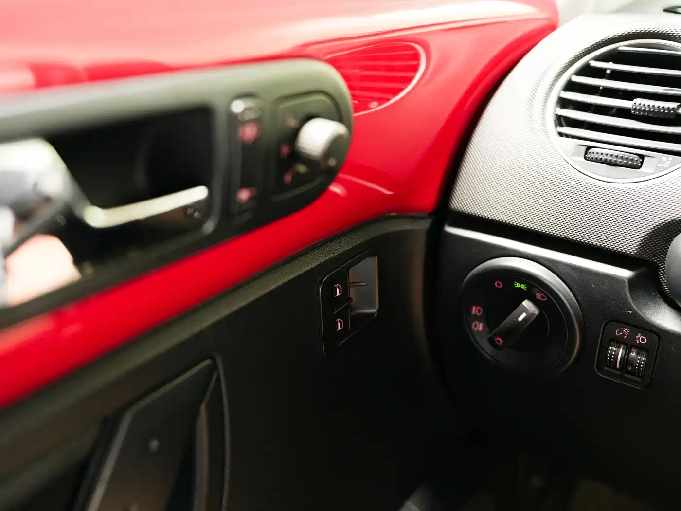 Volkswagen Beetle 2008 1.8T AT Luxury фото 8