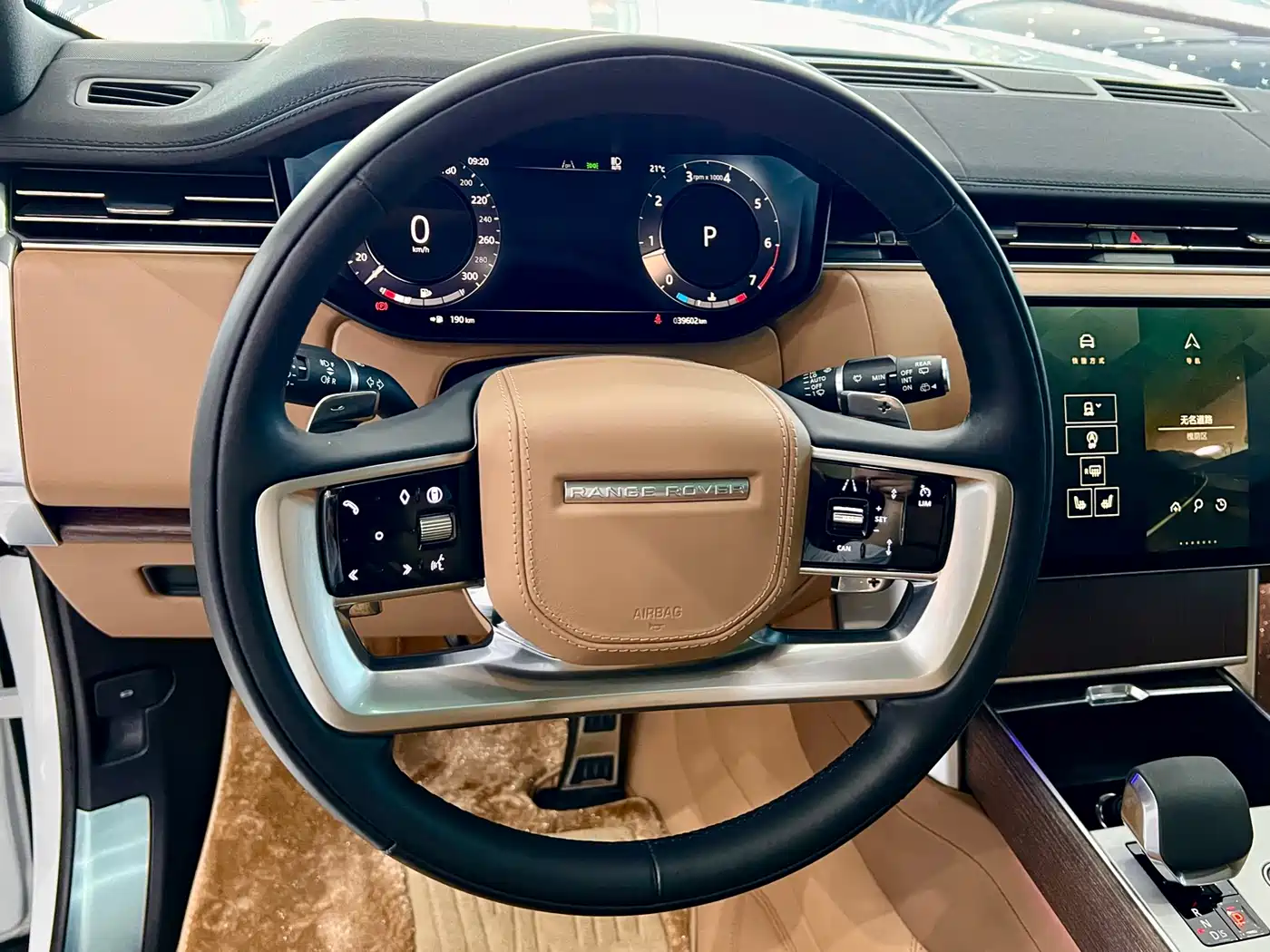Land Rover Range Rover 2024 3.0 L6 400PS Golden Age Extended 7-Seater фото 16
