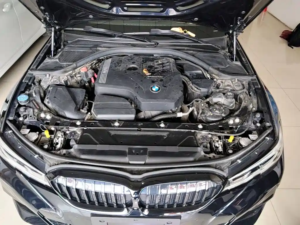 Photo 20 - BMW 3 Series