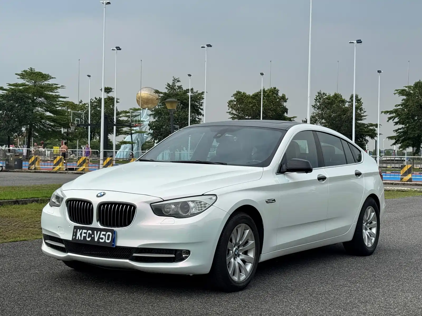 Photo 1 - BMW 5 Series GT