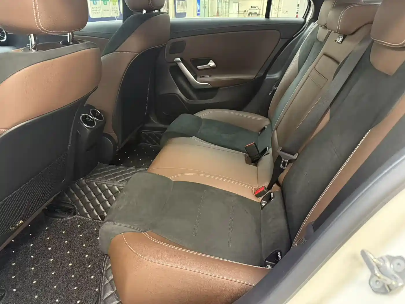 Mercedes-Benz A-Class 2019 Facelift A 200 L Sports Sedan фото 24