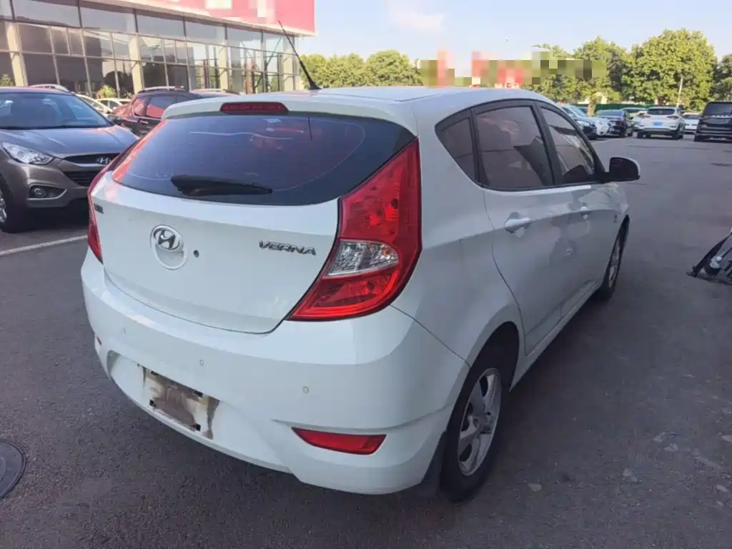 Hyundai Reina 2017 2016 1.4L Automatic GLX Leading