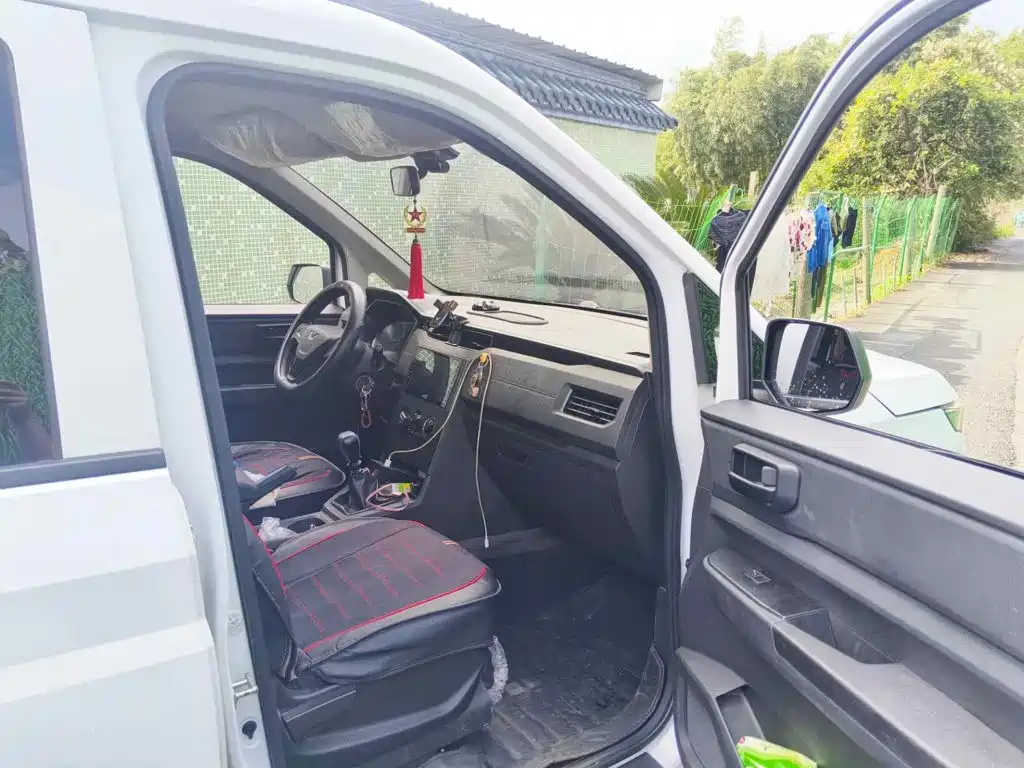 Wuling Motors Wuling Hongguang PLUS 2021 2021 Commercial Version 1.5L Manual Standard 7-Seater