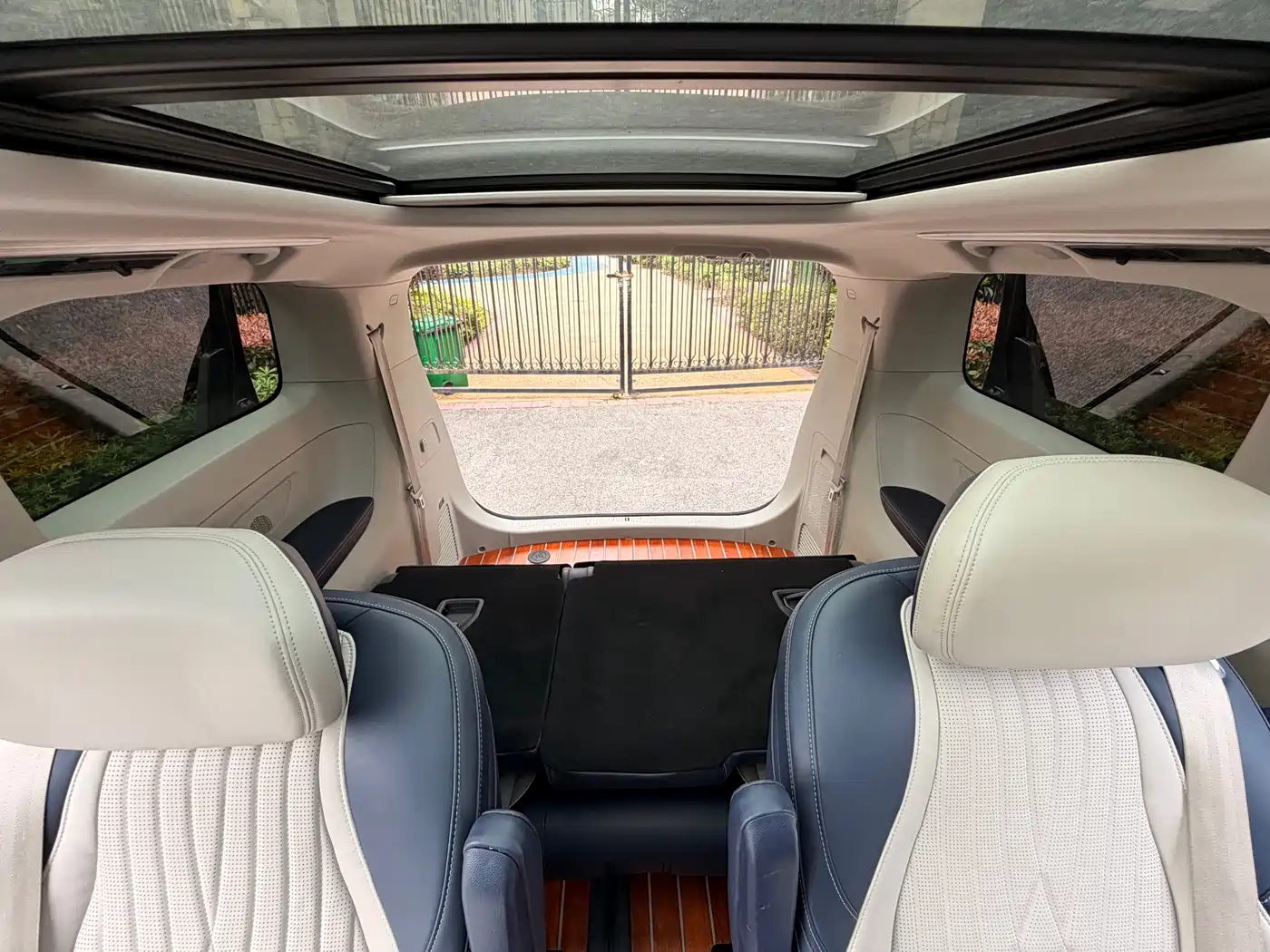 SAIC Maxus Maxus G90 2022 2.0T Nebula 7-Seater Edition фото 42