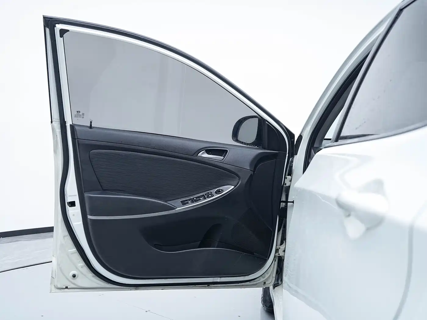Hyundai Reina 2014 Model 1.4L Automatic GLX фото 14