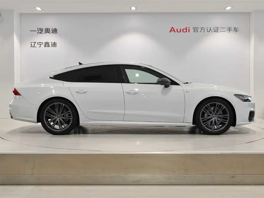 Audi A7 2023 Model 45 TFSI Premium Selection Edition фото 3