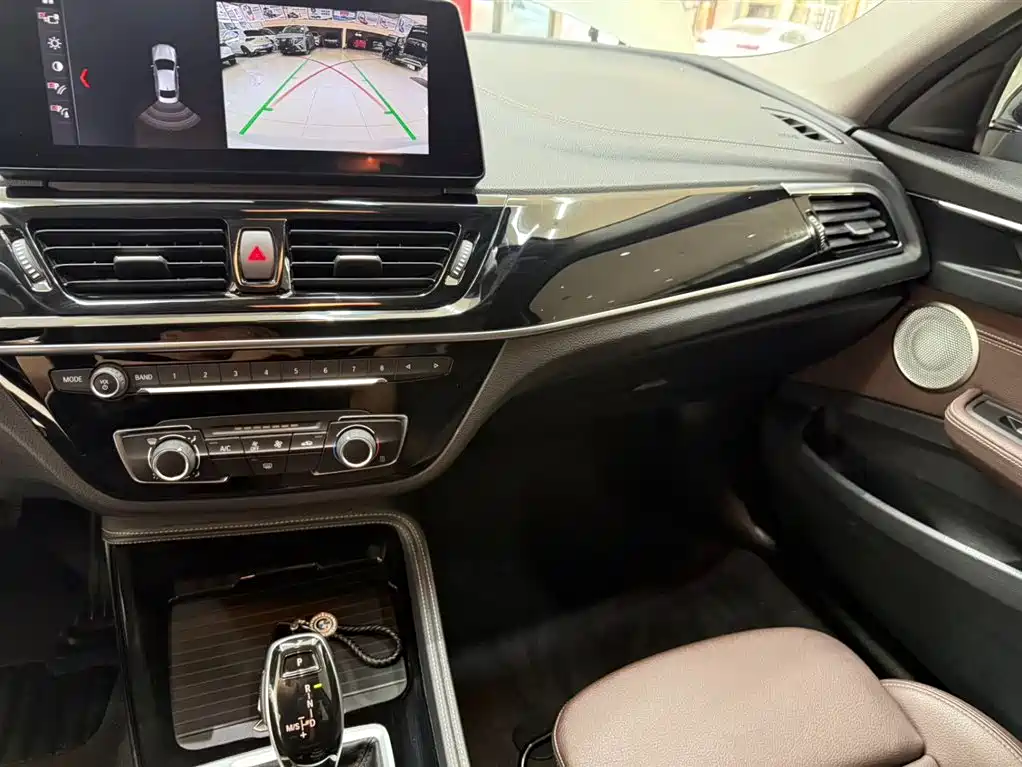 BMW 1 Series 2022 120i M Sport Shadow Edition фото 12