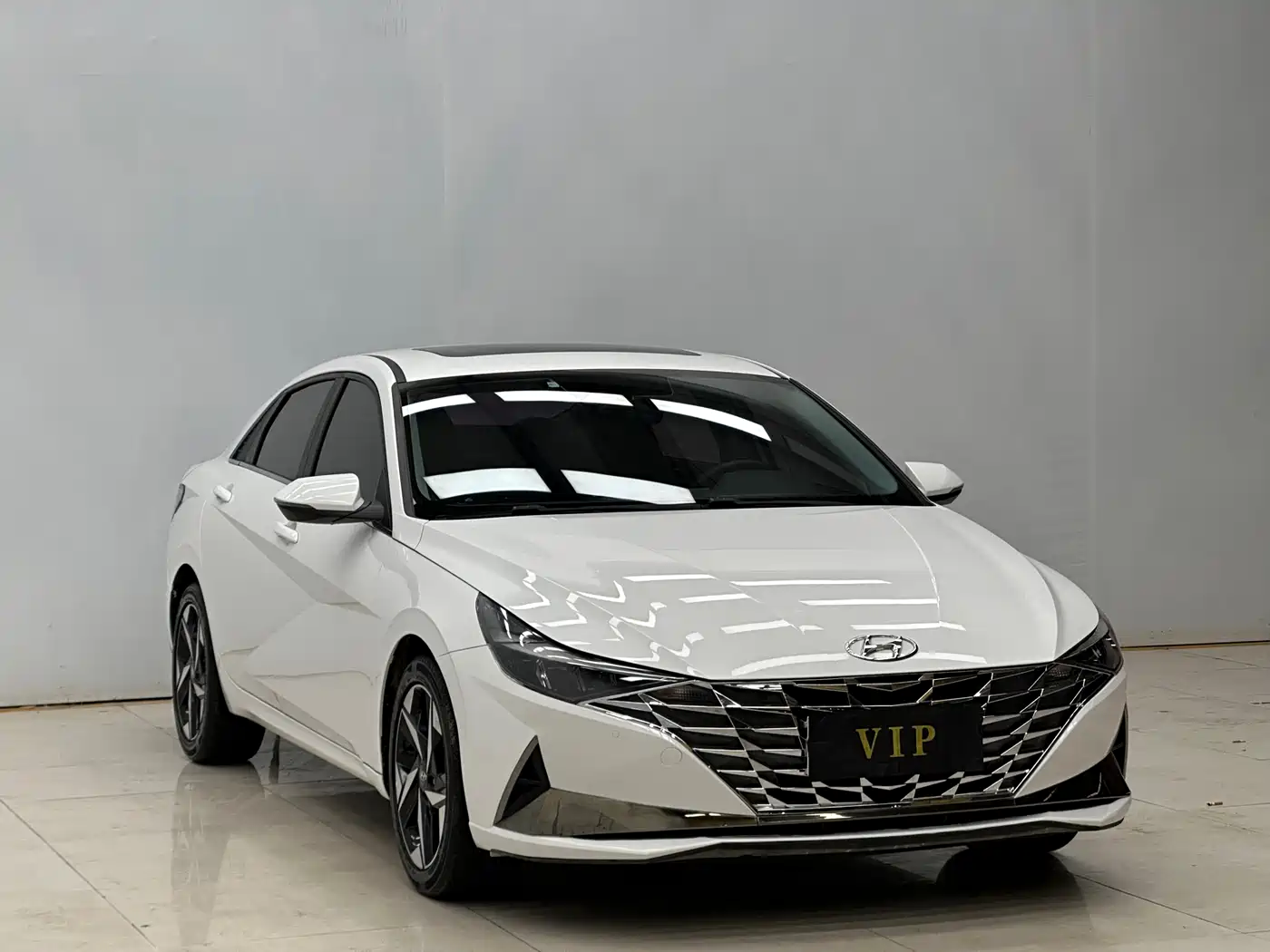 Hyundai Elantra 2021 1.5L CVT LUX Premium Edition фото 10