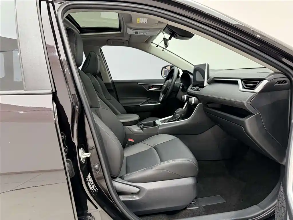 Toyota Wildlander 2020 2.0L CVT 2WD Luxury Edition фото 19