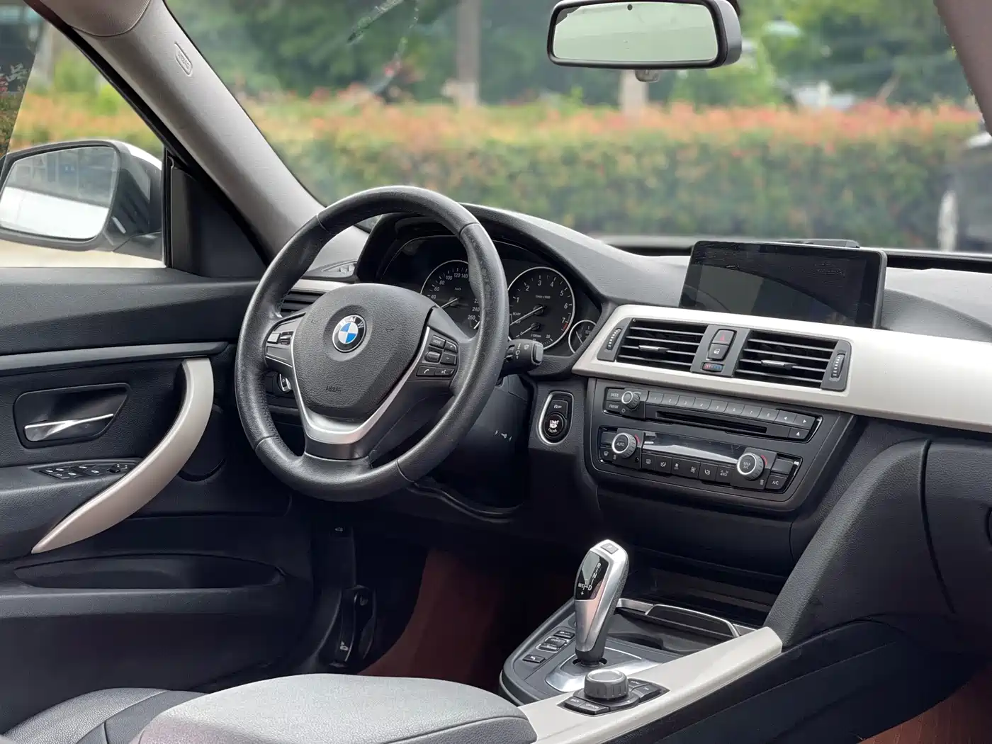 BMW 3 Series GT 2013 Model 320i Leading фото 6
