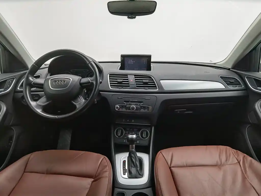 Photo 5 - Audi Q3