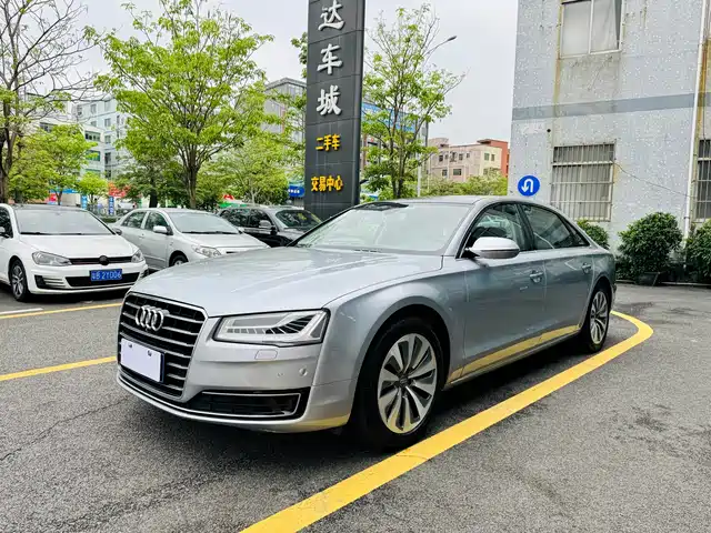 AUDI A8