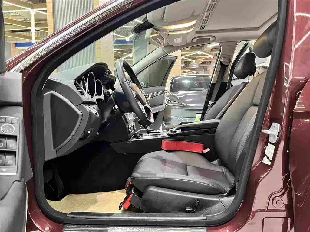 Mercedes-Benz C-Class 2013 2013 Model C 180 CGI Classic