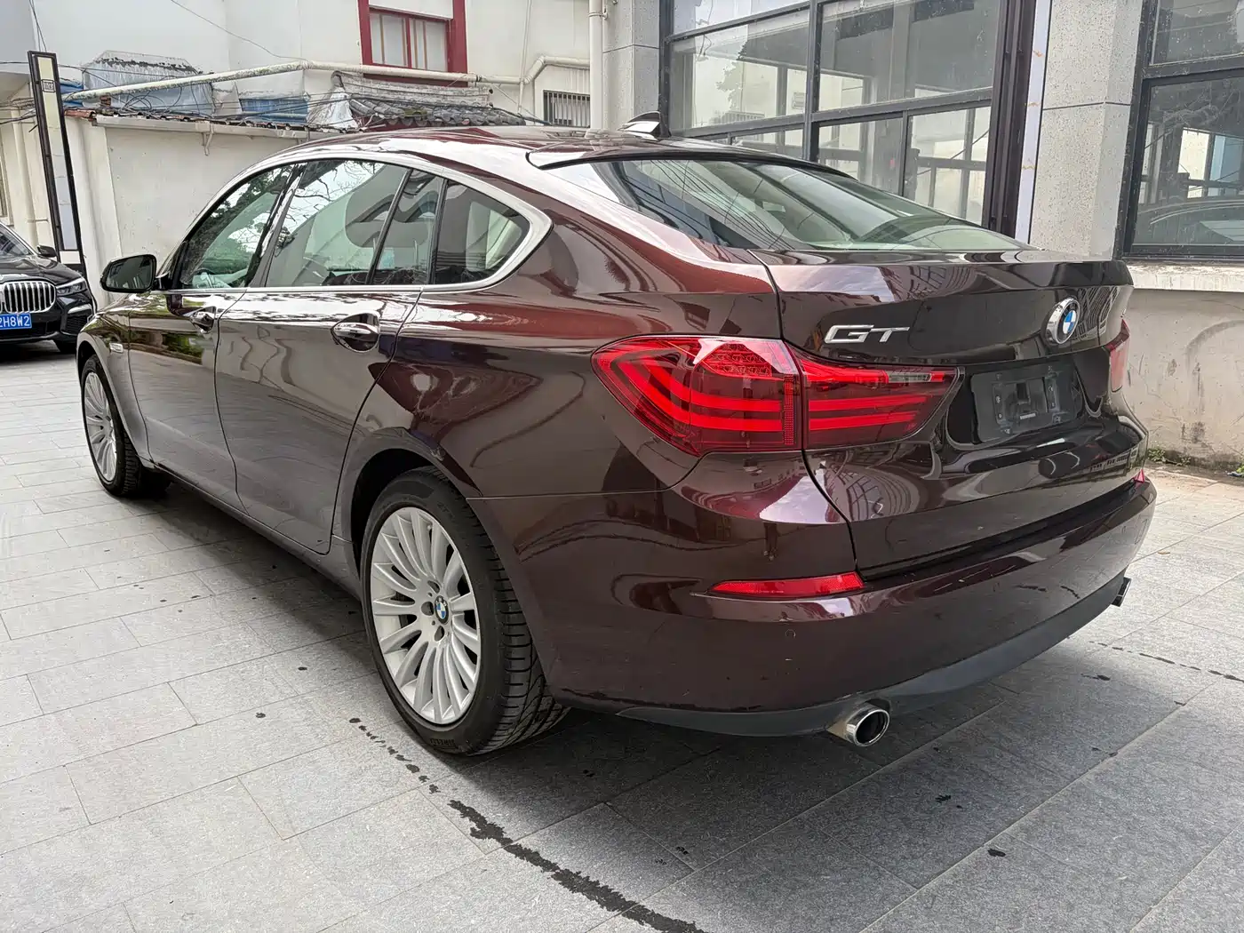 BMW 5 Series GT 2014 535i Leading фото 7
