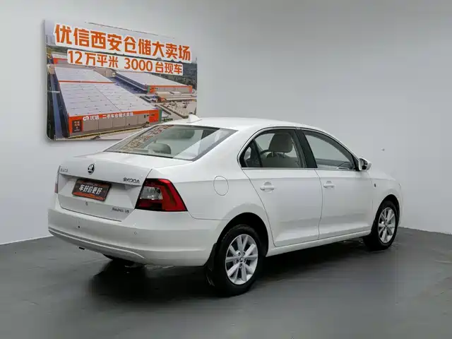 Škoda Rapid 2013 1.6L Automatic Preferred — фото 2