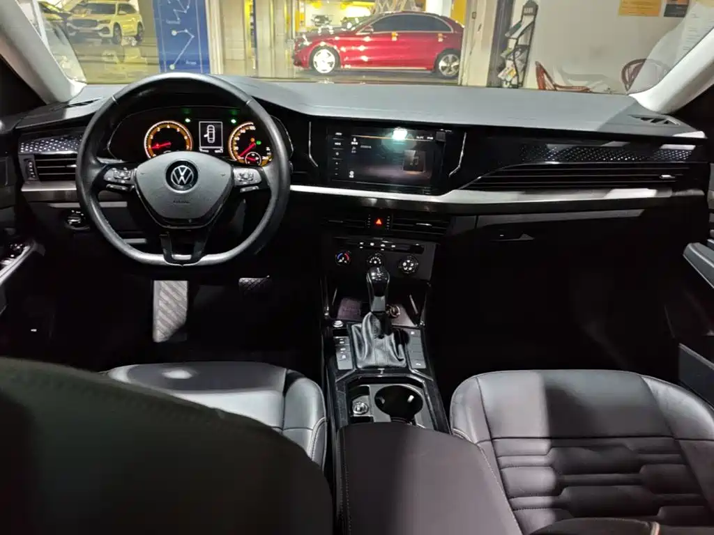Фото 10 - Volkswagen Passat