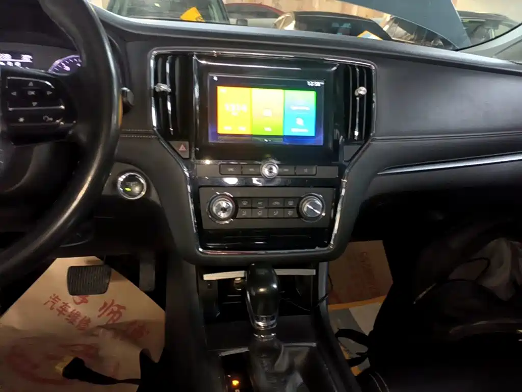 Roewe i6 2018 2018 20T Automatic Flagship Edition