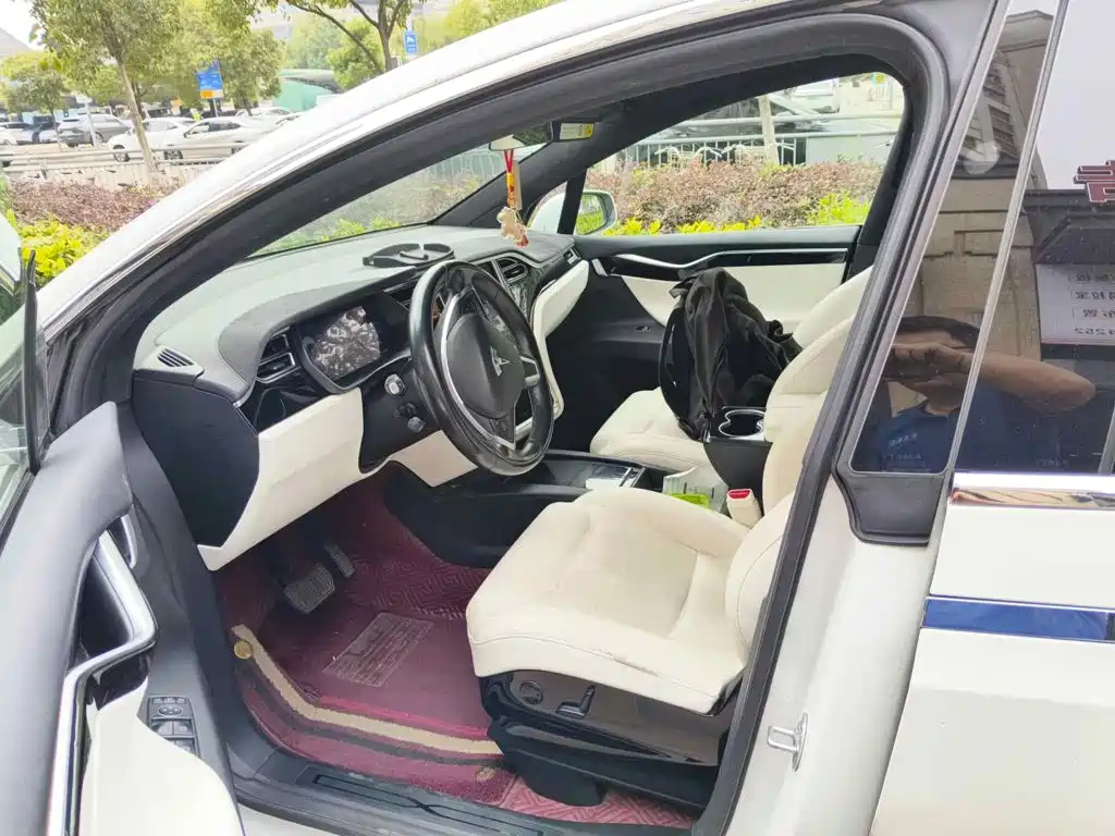 Фото 8 - Tesla Model X