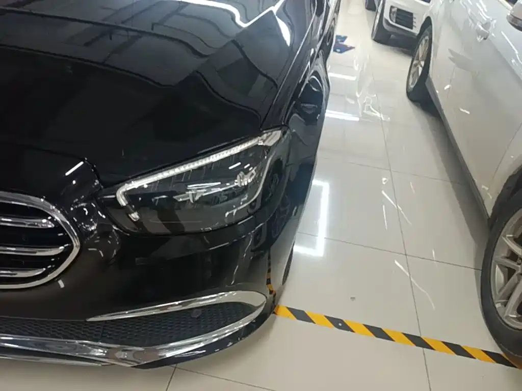 Фото 24 - Mercedes-Benz E-Class