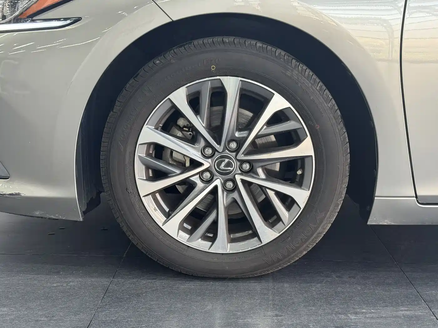 Lexus ES 2022 200 Excellence Edition фото 4