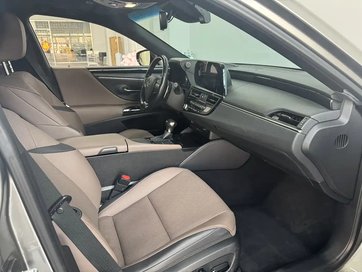 Lexus ES 2022 200 Excellence Edition фото 16