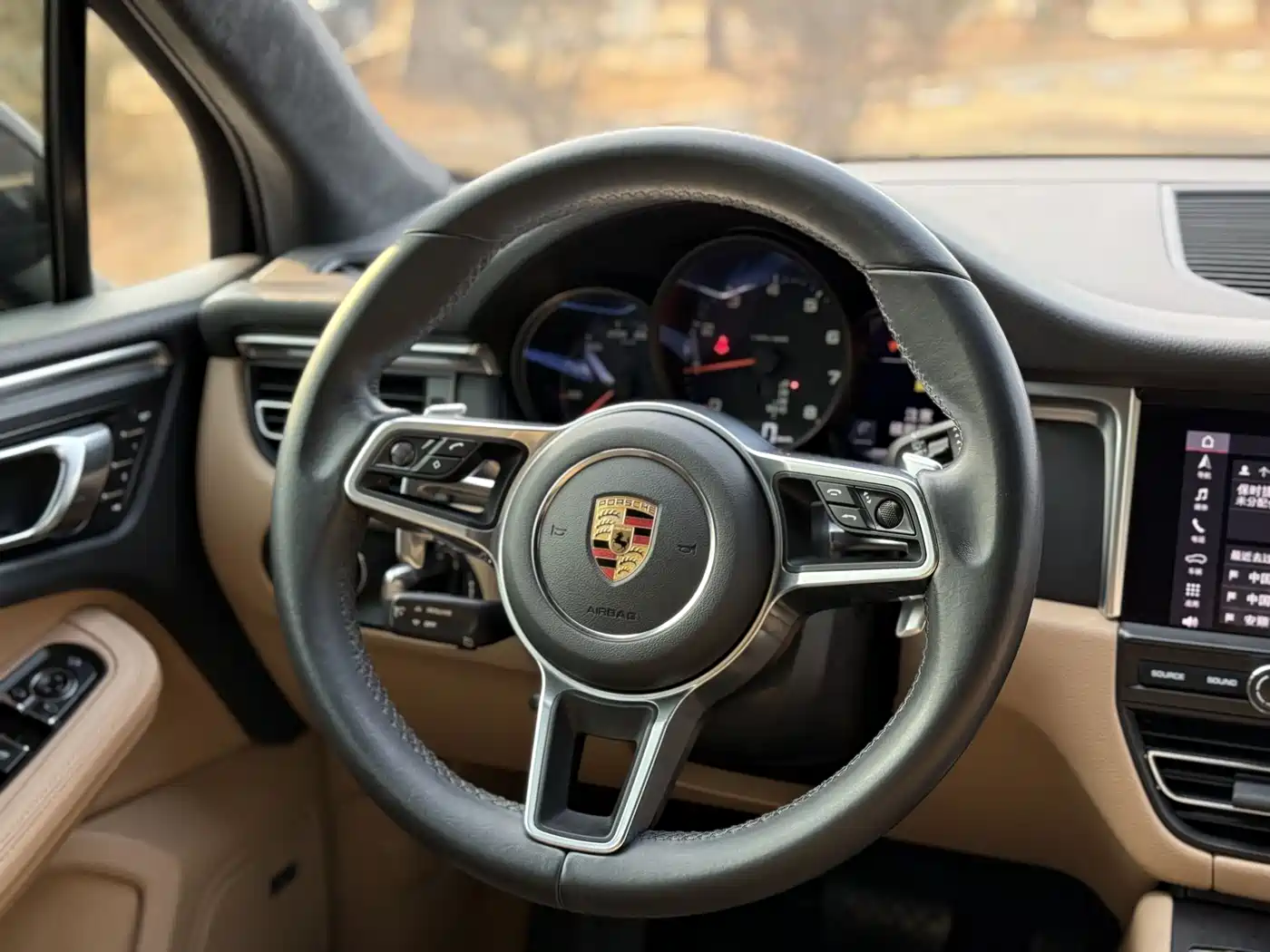 PORSCHE MACAN