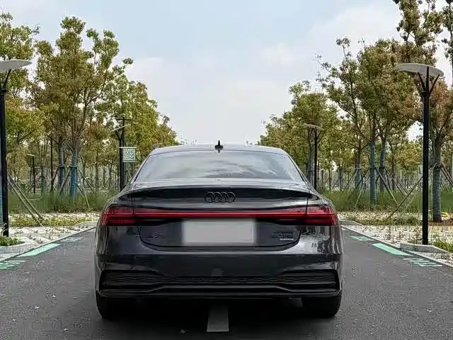 Audi A7L 2024 45TFSI S-line Dream Edition Crystal Package фото 10