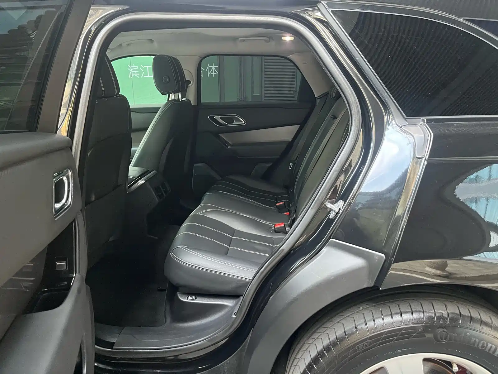 صورة 17 - Land Rover Range Rover Velar