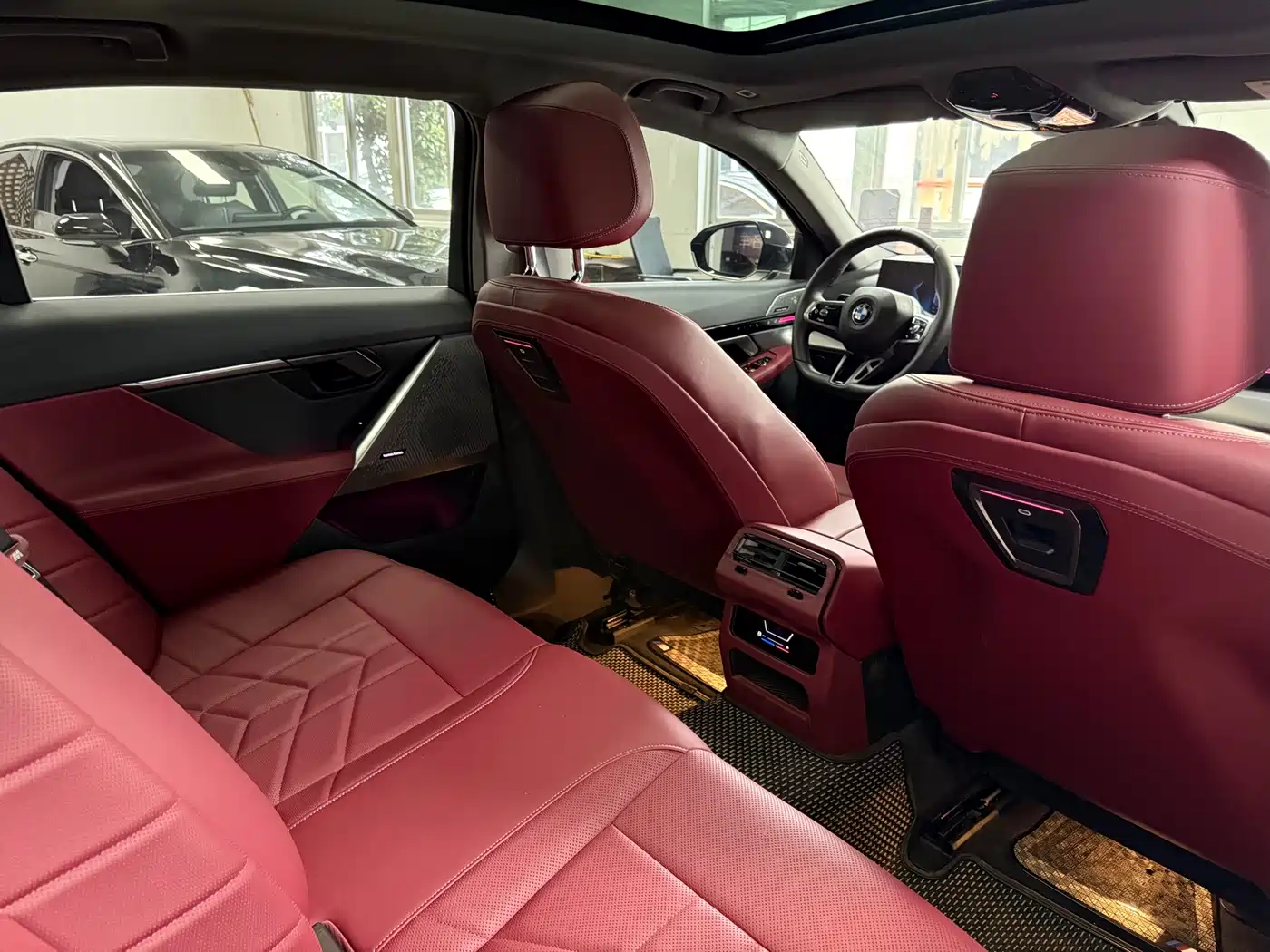 BMW 5 Series 2025 525Li M Sport Package фото 9