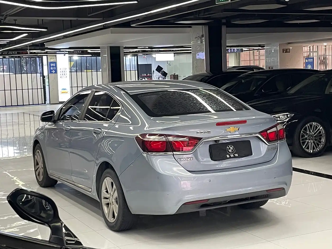 Photo 5 - Chevrolet Cruze