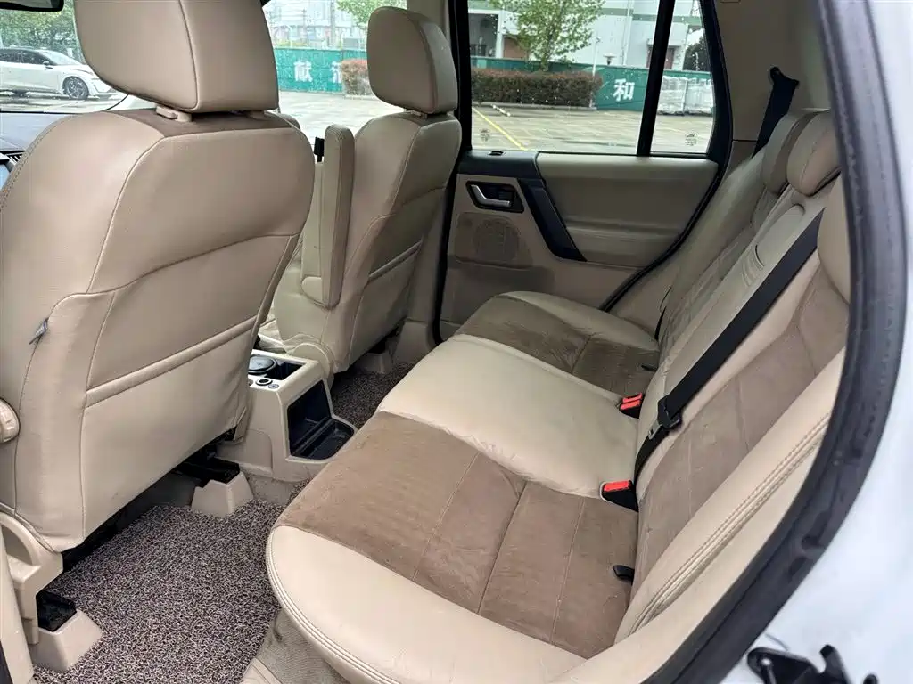 Land Rover Freelander 2 2011 3.2L i6 SE Petrol фото 7