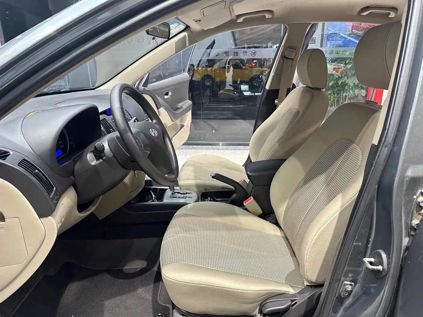 Hyundai Elantra 2011 1.6L Automatic Comfort фото 10