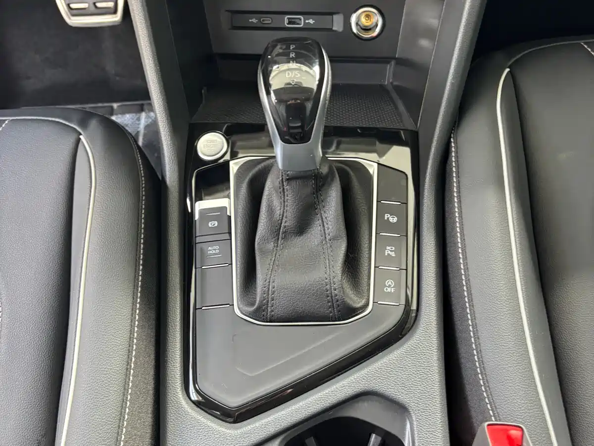 Volkswagen Tiguan L 2024 Outstanding 330TSI Auto 2WD R-Line Dragon Glory Edition фото 12