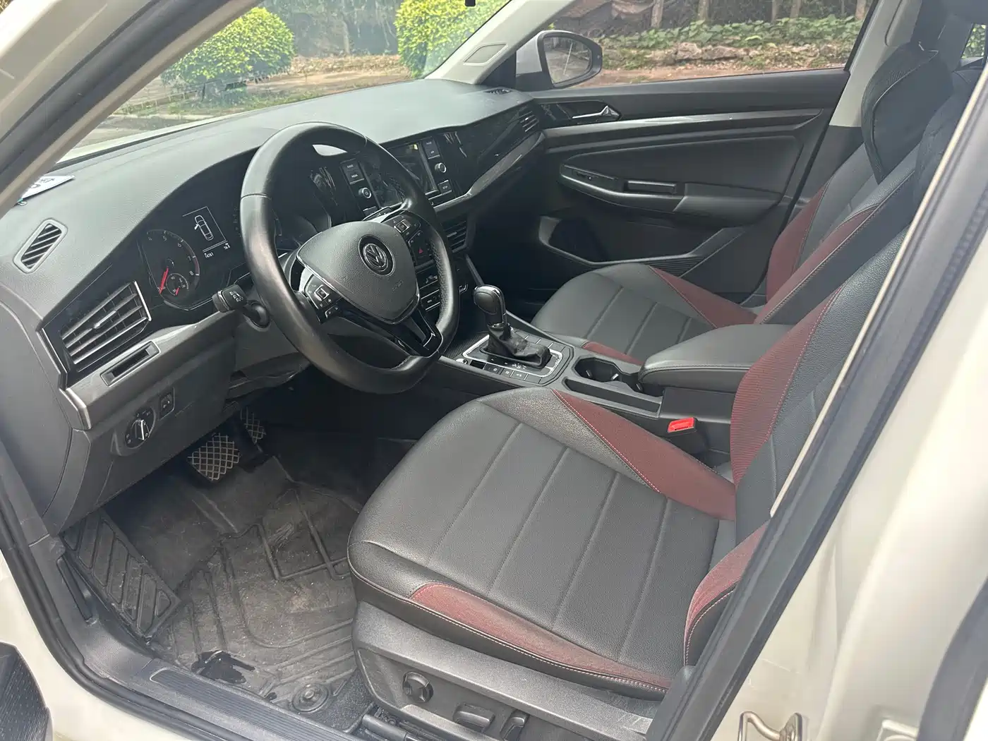 VOLKSWAGEN BORA