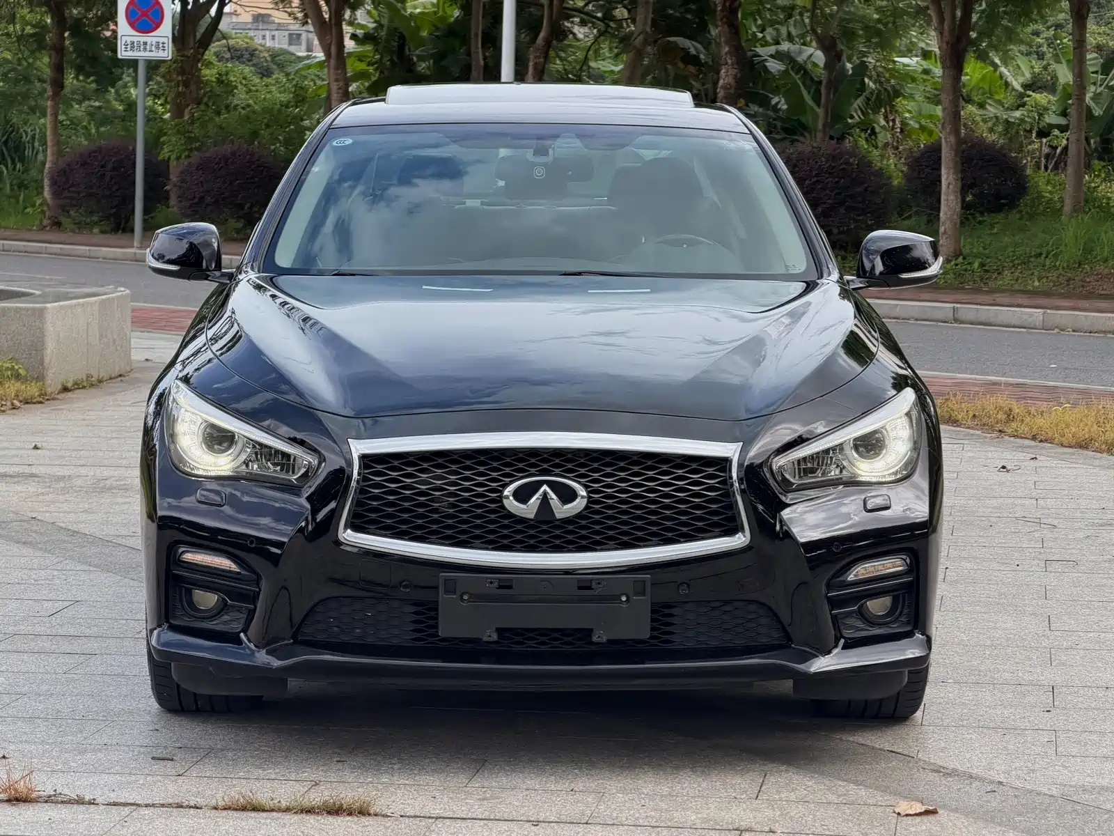 Photo 2 - Infiniti Q50L