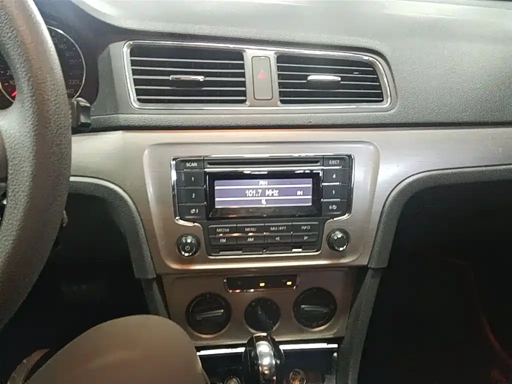 Volkswagen Lavida 2013 Facelift Classic 1.6L Automatic Comfort фото 13